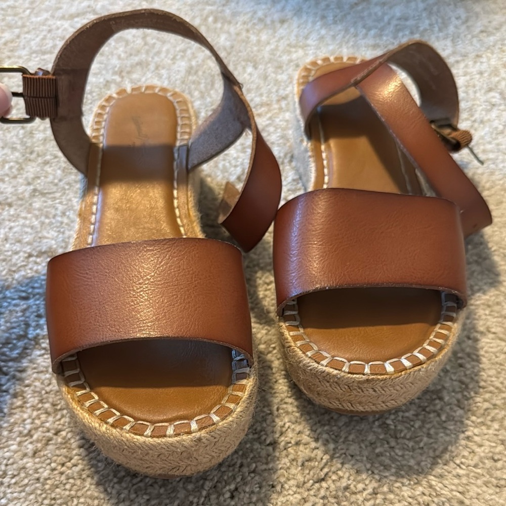 Universal Thread Brown Leather Platform Sandals